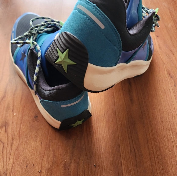 Converse tennis shoes - Picture 4 of 5